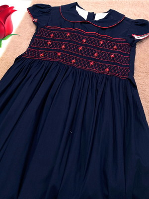 Vestido-bordado a mão= 12 anos