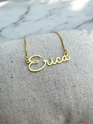 Colar com nome personalizado fonte fina banhado a ouro