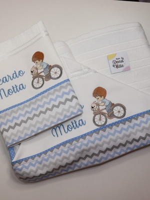 Kit toalha infantil com capuz e toalhinha