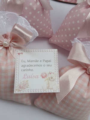 Lembrancinha maternidade menina com tag personalizada
