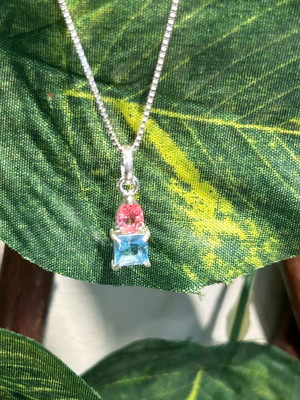 Colar com pingente princess de zircônias; prata 925 (mod.1)