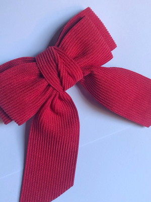 Laço com pontas vermelho
