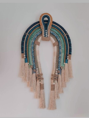 Cocar têxtil, com técnicas de macramé e texteis. adorno deco