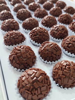Brigadeiros tradicionais - cento
