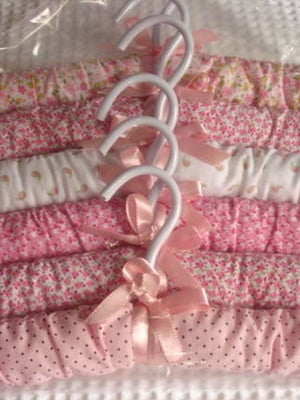 Cabides forrados perfumados para bebes