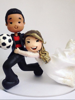 Noivinhos de biscuit personalizados futebol