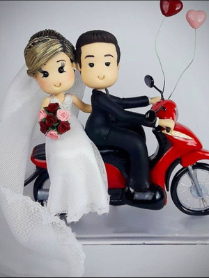Noivinhos personalizados - topo de bolo biscuit moto