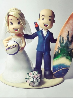 Noivinhos de biscuit personalizados prai, vôlei e surf