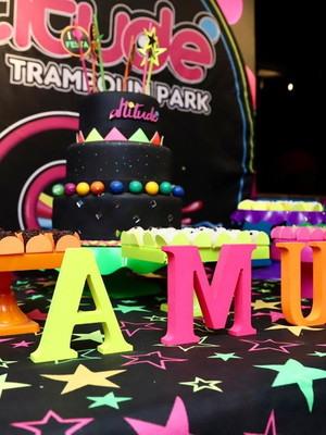Kit 9 letras mdf efeito neon festa decoração nome