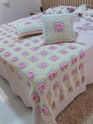Peseira de croche rosas