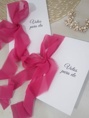 Votos de casamento fúcsia com fita e laço