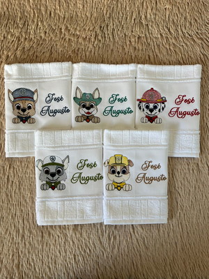 Toalhinha escolar bordada personalizada (unidade)