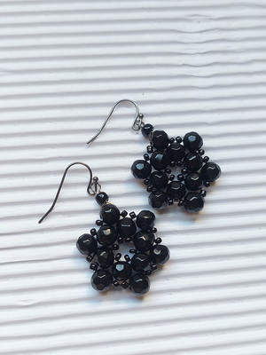 Brincos beadwork cristal ônix