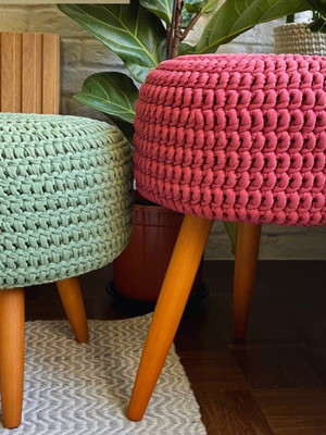 Puff de três pés com capa feita à mão
