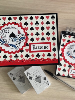 Caixa decorada com bloco e 2 baralhos