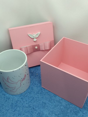 Caixa convite personalizada com caneca