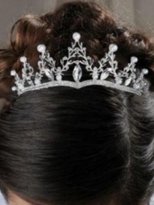 Coroa,tiara,arranjo de cabelo daminha em pedrarias