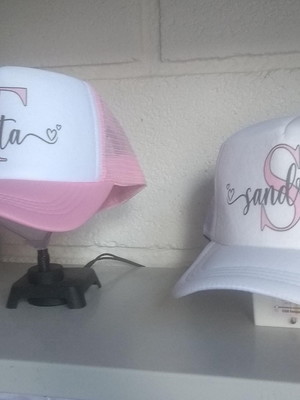 Boné personalizado com logo, frase ou nome