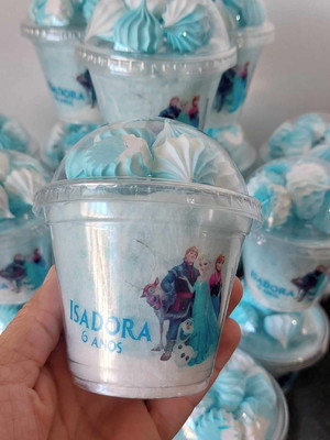 Algodão doce com mini suspiros na tampa