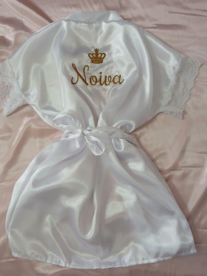 Robe de cetim com renda