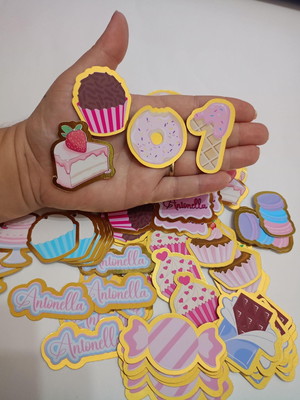 Apliques 3d 100 uni. com lamicote dourado -confeitaria