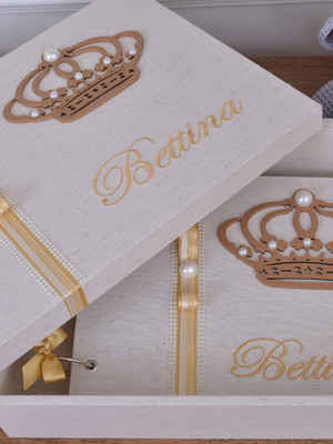 Álbum do bebê com caixa