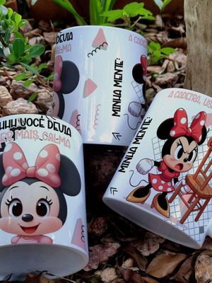 Caneca minnie a cadeira usa a cadeira