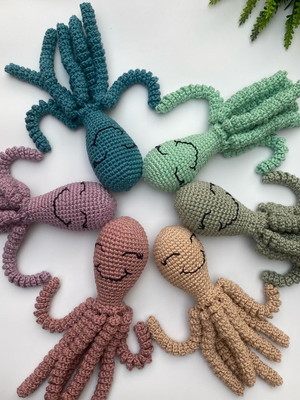 Polvo de amigurumi com fraldinha de boca