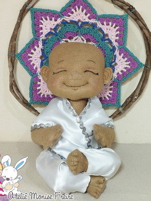 Buda sorridente em feltro 23cm