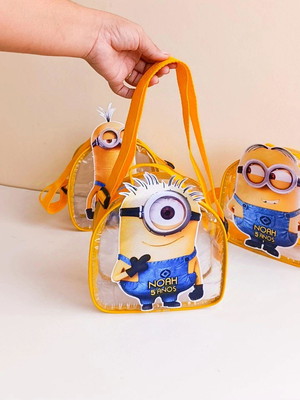 Bolsa tema minions 3d com aplique e alça transversal