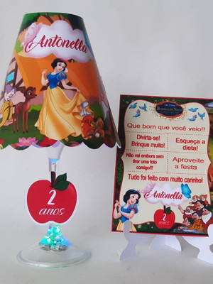 10 un. branca de neve ou outro tema com led e plaquinha