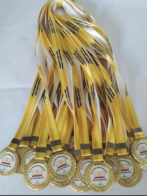 Medalhas aço 5cmø com fita ambas personalizadas 50 unid.