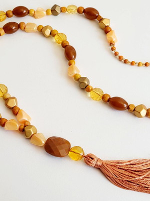 Colar feminino longo com tassel caramelo