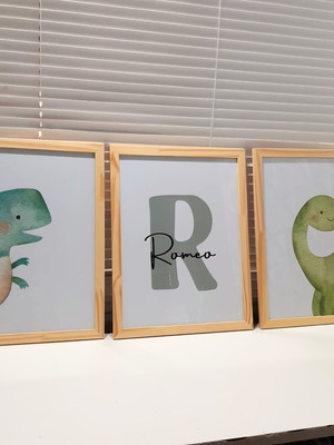 Quadro quarto de bebe personalizado com nome da criança dino