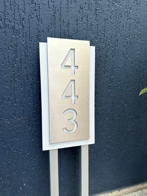 Algarismo residencial acm com inox - 20x40 para jardim