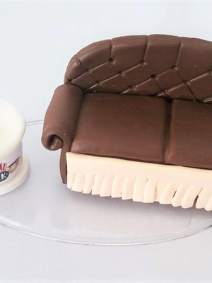 Topo de bolo enfeite sofá e café tema friends central perk
