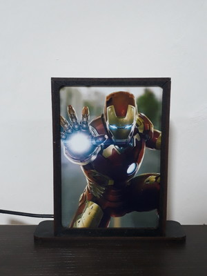 Luminária com led e fonte bivolt com est. colorida 11 x 15cm