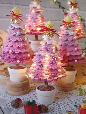 Pinheirinho de natal em crochê iluminado