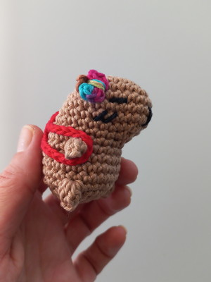 Chaveiro capivara com bolsa coração removível