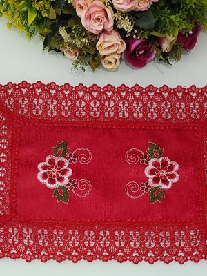 Toalha de bandeja bordada. kit com 03 unidades.