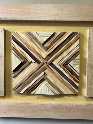 Quadro em madeira rústica- geométrico - x
