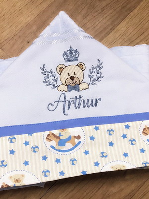 Toalha de banho para bebê com capuz tema urso príncipe