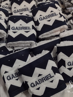 Lembrancinha maternidade personalizada, toalhinha bordada