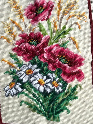Vaso com flores bordado a mão
