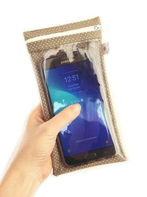 Capinha porta celular visor touch com zíper corino bege