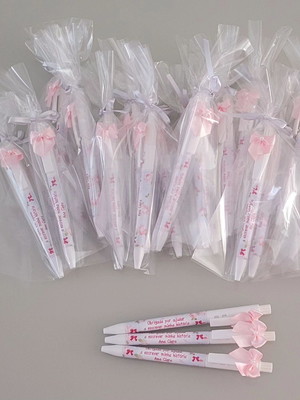 Caneta personalizada com laço e saquinho