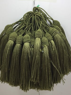 Franja com tulipa verde musgo de seda tassel 9,5cm 230 unid