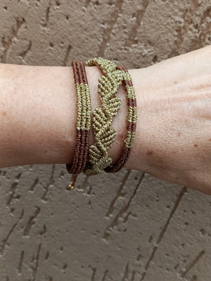 Pulseira tripla em macramê