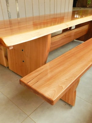 Mesa rustica madeira jequitibá 3,0mts +2 bancos - 10 lugares