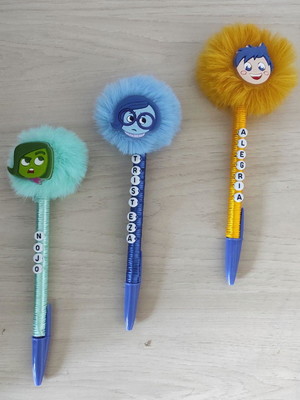 Canetas personalizadas com pompom e aplique